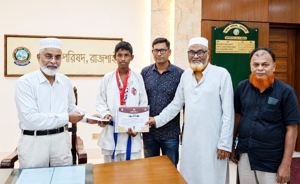 নতুন কুঁড়ি স্পোর্টস-২০২৬: কারাতে শিক্ষার্থী আতিকুলকে জেলা পরিষদের আর্থিক সহায়তা প্রদান