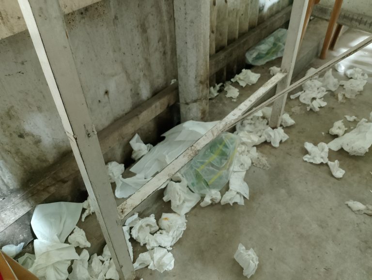 নাগেশ্বরীর ‘বগুড়া দই ঘর’-এ নোংরা পরিবেশ ও অসৌজন্যমূলক আচরণের অভিযোগ