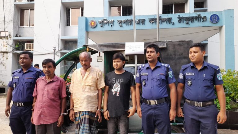 চূরি যাওয়া ইজি বাইক উদ্ধার, চোর চক্রের চার সদস্য গ্রেফতার, – সংবাদ সম্মেলনে অতিরিক্ত পুলিশ সুপার।