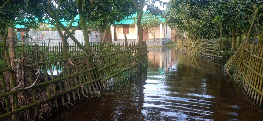 ভোমরাদহে আশ্রয়ন প্রকল্প জলমগ্ন, চরম ভোগান্তি