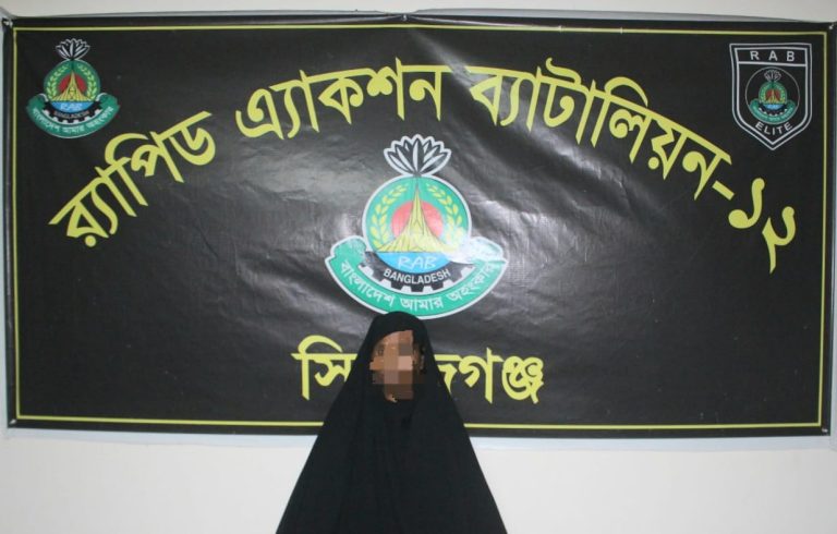 র‍্যাব ১২ এর অভিযানে উল্লাপাড়ায় ১০৪ বোতল স্ক্যফ সহ নারী মাদক ব্যবসায়ী গ্রেফতার
