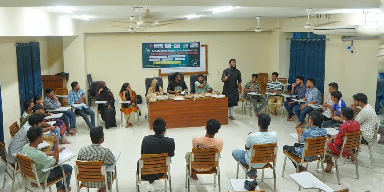 কাউনিয়ায় কলাগাছের বর্জ্য থেকে সম্পদ তৈরির প্রকল্পের বাস্তবায়ন পরিকল্পনা সভা
