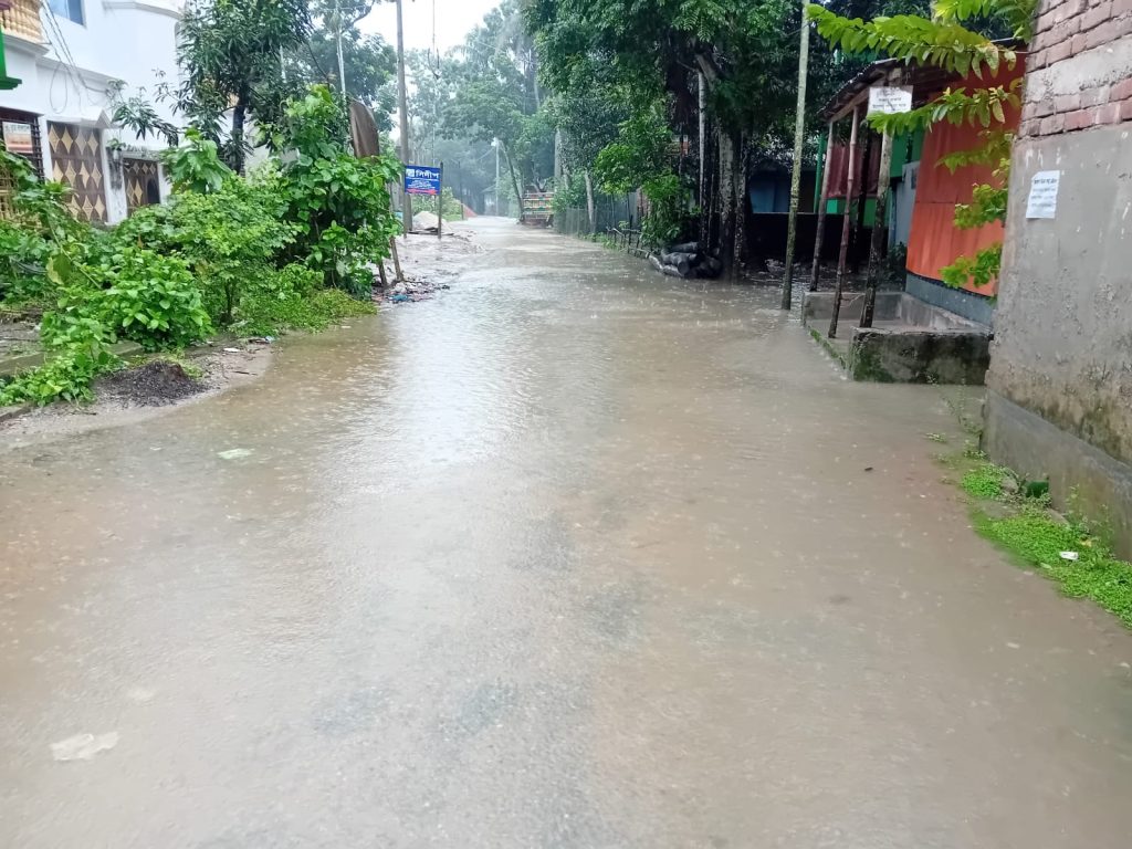 ভাঙ্গুড়া পৌরসভার ১নং ওয়ার্ড মাস্টারপাড়ায় ড্রেন দখল ও জলাবদ্ধতায় চরম জনভোগান্তি