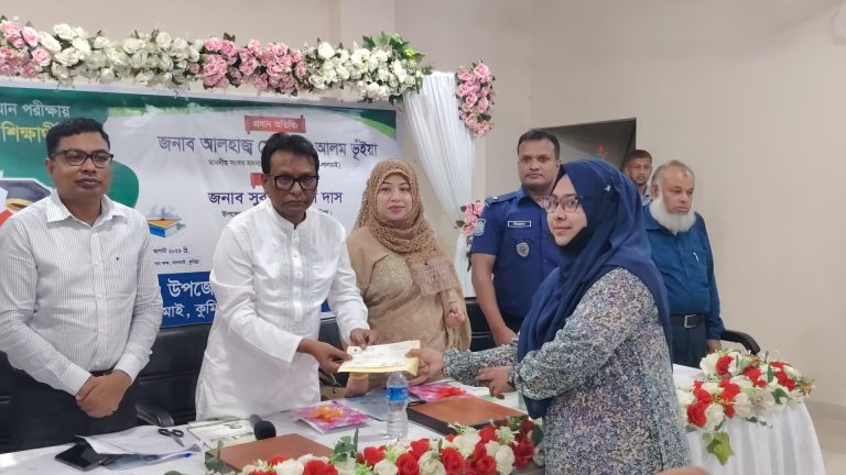 কুমিল্লার লালমাইয়ে আত্মকর্মসংস্থান সৃষ্টির লক্ষ্যে ৯ জন নিবন্ধিত যুবকের মাঝে ক্ষুদ্র ঋণের চেক বিতরণ