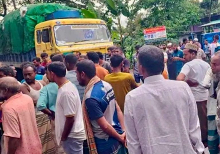 সিরাজগঞ্জে ট্রাক- পিক আপ সংঘর্ষে নিহত ১