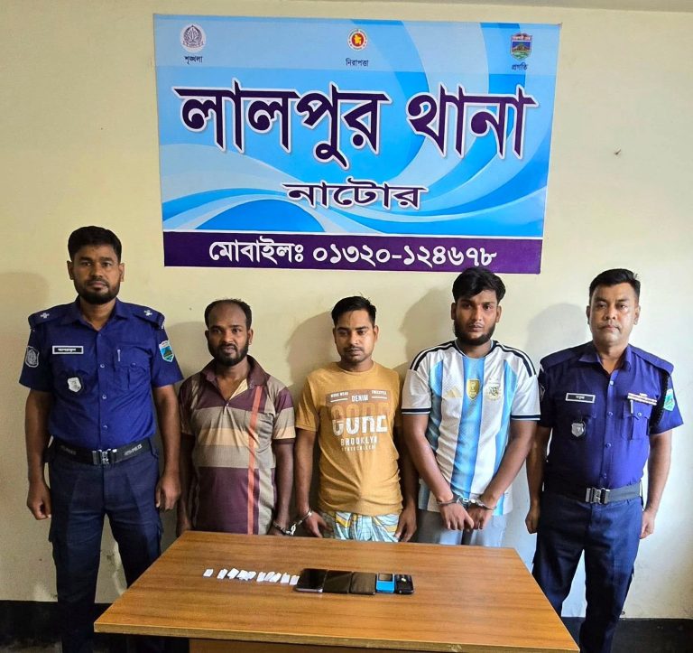 লালপুরে ইয়াবাসহ ৩ মাদক কারবারি গ্রেপ্তার