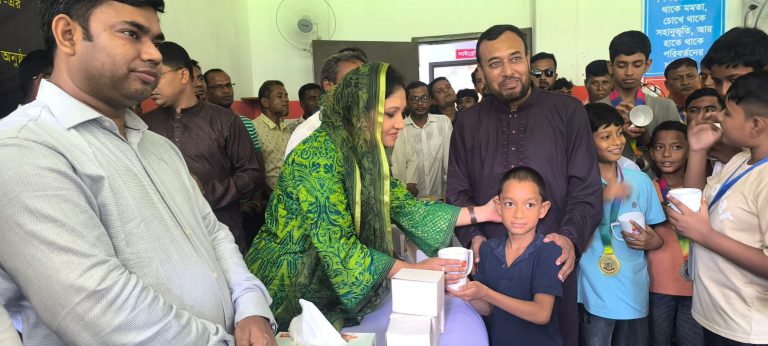 পটলের ১০ম মৃত্যুবার্ষিকীতে বিশেষ চাহিদা সম্পন্ন শিশুদের সঙ্গে প্রতিমন্ত্রীর পুতুলের মধ্যাহ্নভোজ