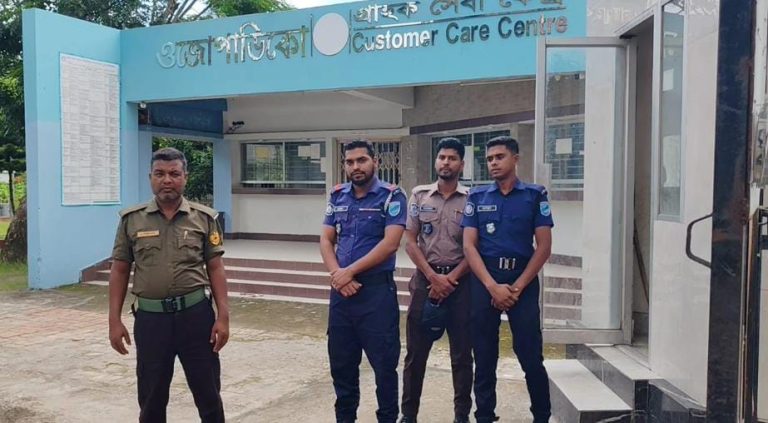 তীব্র লোডশেডিং হামলার ভয়ে বিদুৎ অফিসে পুলিশ মোতায়েন