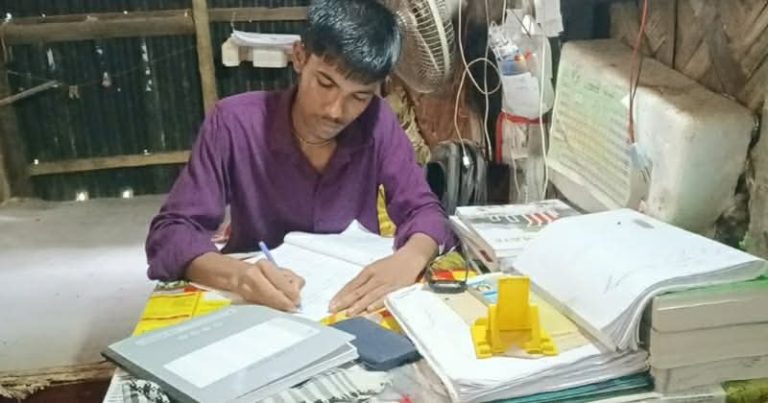 গোল্ডেন-৫ পেয়েও অনিশ্চিত শয়নের স্বপ্ন, চিকিৎসক হতে চায় টুঙ্গিপাড়ার মেধাবী কিশোর