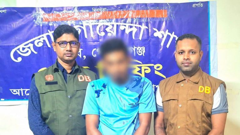 গোপালগঞ্জে ৫১টি অনলাইন জু*য়ার অ্যাপসহ কথিত জু*য়া এজেন্ট গ্রেফতার