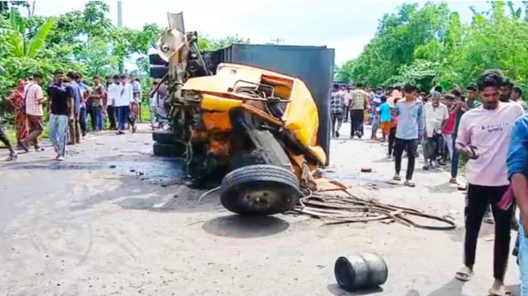 গোপালগঞ্জে বাস-ট্রাকের মুখোমুখি সংঘর্ষ, নিহত ৩
