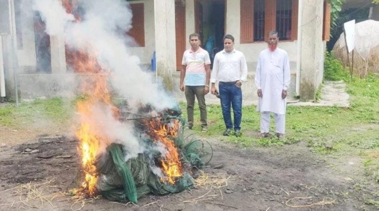 টুঙ্গিপাড়ায় ১ লাখ ২৫ হাজার টাকার অ/বৈধ চায়না দুয়ারি জাল জব্দ