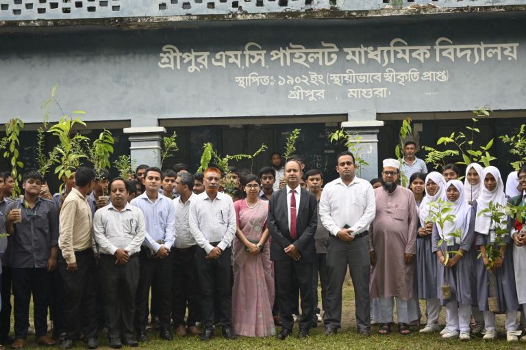 মাগুরা শ্রীপুর উপজেলার বিভিন্ন দপ্তর ও শিক্ষা প্রতিষ্ঠান পরিদর্শন