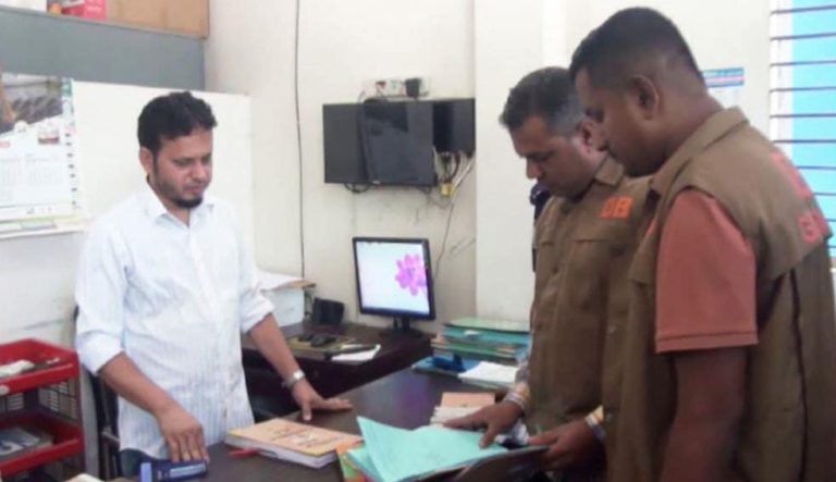 গোপালগঞ্জে এস এ পরিবহনে কোটি টাকার মা-দ-ক চোরা-চালান” ম্যানেজার আটক
