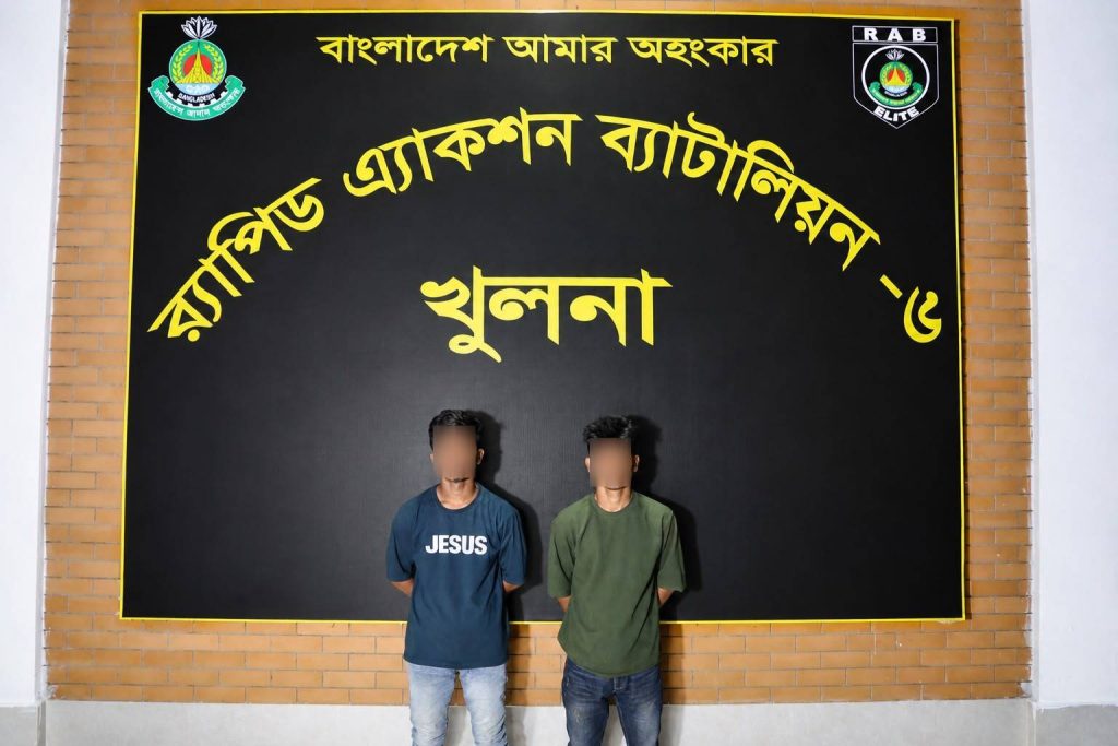 খুলনার ডাবল মা-র্ডা-র: টুঙ্গিপাড়ায় র‌্যাবের অভিযানে মঞ্জুরুল হ-ত্যা মা-মলার দুই আসামি গ্রে-প্তার