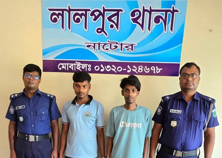 লালপুরে ই-য়া-বাসহ দুই যুবক আটক