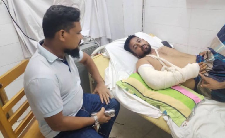 গোপালগঞ্জে যুবদল নেতাকে কু-পি-য়ে জ-খম, গ্রে-প্তার ২