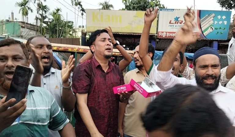 মির্জা ফখরুলের ইসলামের নিজ জেলায় মিষ্টি বিতরণ ও আনন্দ মিছিল