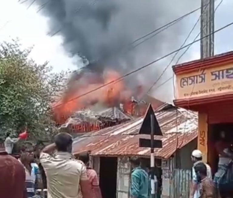 গলাচিপায় বসতঘরে আ-গুন, ক্ষতির পরিমাণ প্রায় ২০ লাখ টাকার