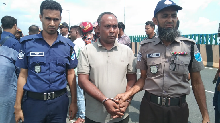 শিবচরে ক্লুলেস হ/ত্যাকা/ণ্ডের রহস্য ভেদ
