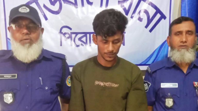 কাউখালীতে নৌ পুলিশের ওপর হা/ম/লা, গ্রেফ/তার ১