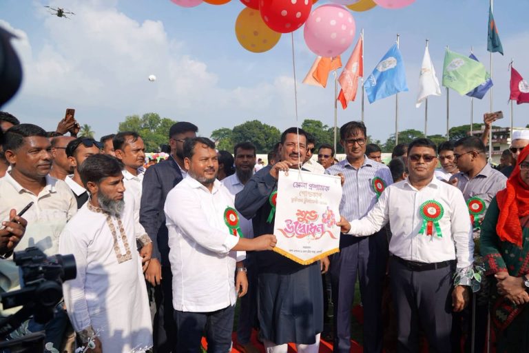 রাজশাহীতে বর্ণাঢ্য আয়োজনে শুরু হলো ‘জেলাপ্রশাসক গোল্ডকাপ ফুটবল টুর্নামেন্ট-২০২৬’