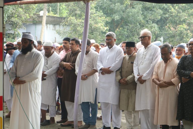 সাবেক আইজিপি ড. এম. এনামুল হকের জানাজায় আরডিএ চেয়ারম্যান আবুল কালাম আজাদ সুইট