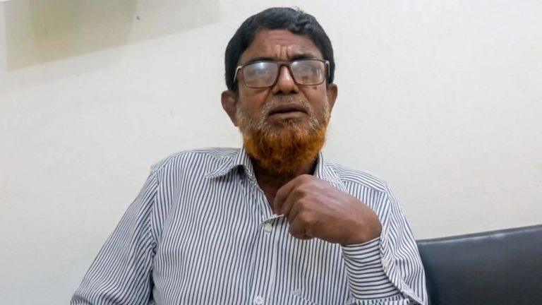 বিধবা ভাতার অভিযোগ তদন্তে গিয়ে ‘মীমাংসার’ প্রস্তাব ইউনিয়ন সমাজকর্মীর