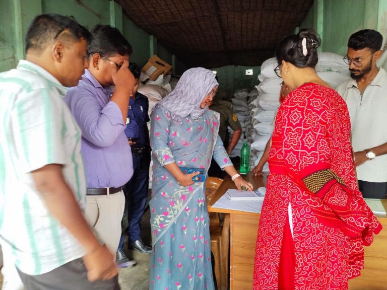 কৃষকের স্বার্থে সার বিক্রিতে নজরদারি, ঈশ্বরগঞ্জে দুই ডিলারকে জ-রি-মা-না