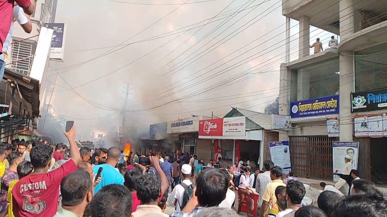 পাংশায় বল্লার চাক পোড়াতে আ-গু-ন, পাংশায় পু-ড়ল ৫ দোকান ও বসতবাড়ি