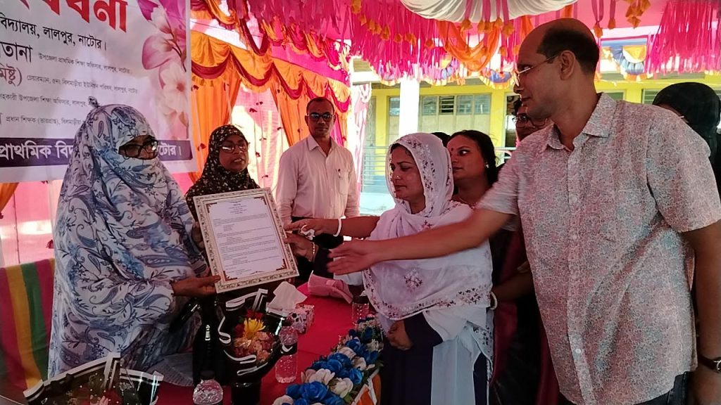 শিক্ষকতা জীবনের ইতি, ভালোবাসায় সিক্ত ঝর্ণা ইয়াসমিনের বিদায়