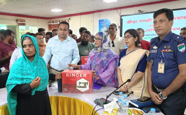 মাগুরা শ্রীপুরে মহিলা এমপি’র মতবিনিময় ও বিভিন্ন উপকরণ বিতরণ