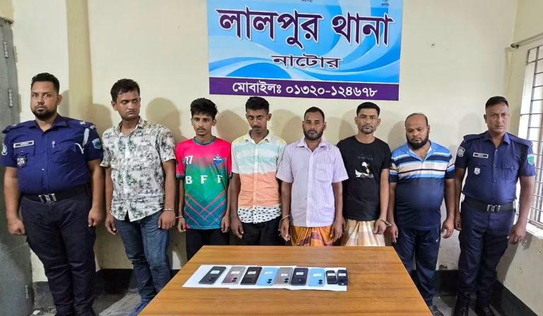লালপুরে ইমো হ্যা-কিং চক্রের ৬ সদস্য গ্রে-ফ-তার , ৯টি মোবাইল ও ৬৮টি সিম জ-ব্দ