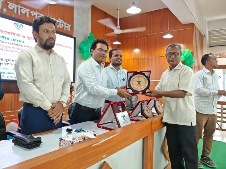 লালপুরে দুর্নীতি বিরোধী বিতর্ক প্রতিযোগিতা ও পুরস্কার বিতরণ