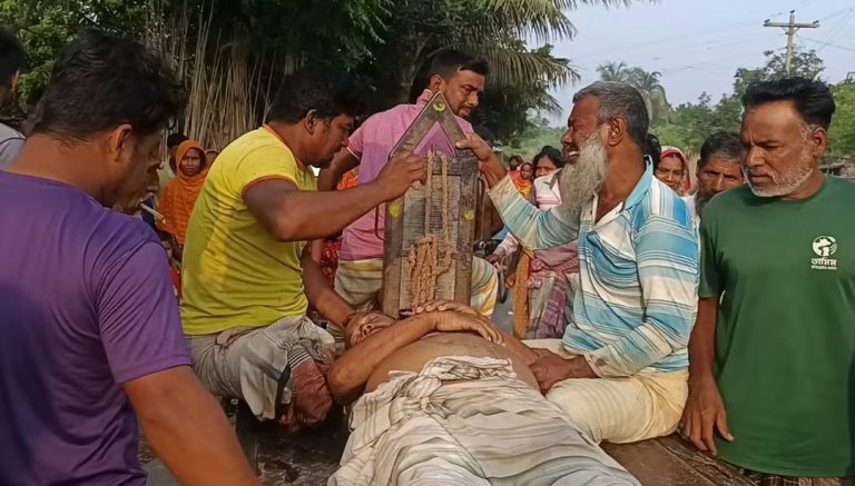 লালপুরে লাশবাহী অ্যাম্বুলেন্সের ধাক্কায় পথচারী নিহত