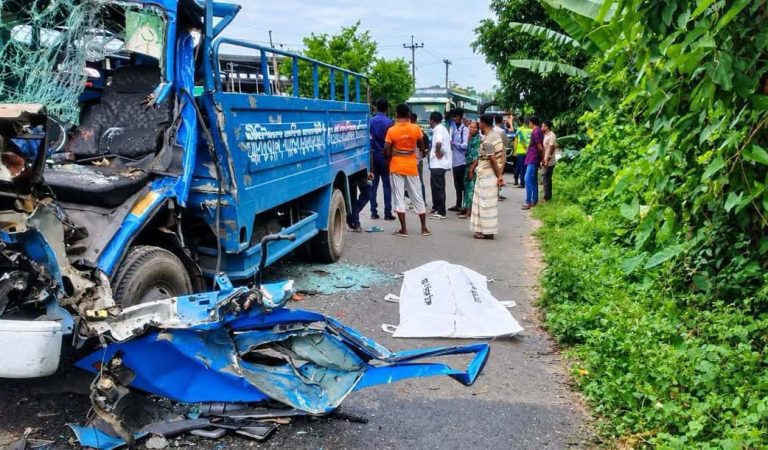 গোপালগঞ্জে দাঁড়িয়ে থাকা ট্রাকে পিকআপের ধাক্কা, হেলপার নি-হ-ত