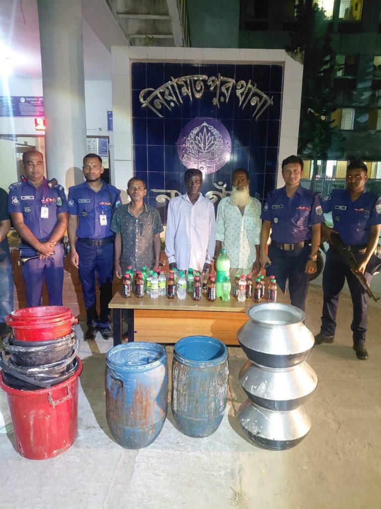 নিয়ামতপুর থানার মাদক বিরোধী অভিযান ৫৫০ লিটার চোলাইমদ সহ তিন জন গ্রেফতার