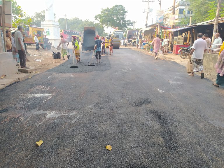 শাহজাদপুর পৌর এলাকার একটি গুরুত্বপূর্ণ সংযোগ সড়কের সংস্কার কাজ শুরু