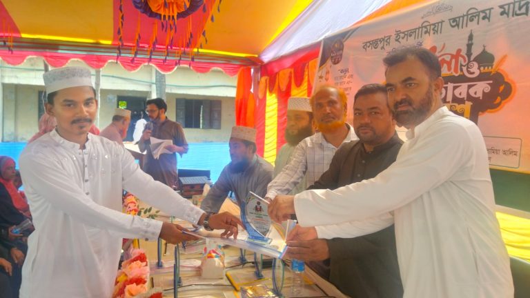 চৌদ্দগ্রাম বসন্তপুর আলিম মাদ্রাসায় শিক্ষার্থীদের সংবর্ধনা ও অভিভাবক সমাবেশ অনুষ্ঠিত।