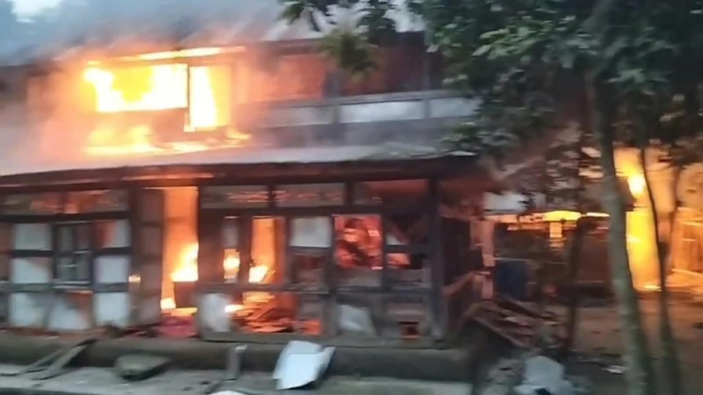 কালকিনিতে চকলেটের প্রলোভনে শিশুকে যৌন নিপীড়নচেষ্টার অভিযোগ: উল্টো অগ্নিসংযোগ ও জমিসংক্রান্ত মামলায় কাবু গরিব পরিবার।